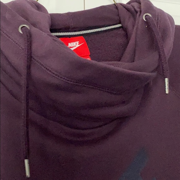 Nike pull over hoodie - Picture 3 of 4